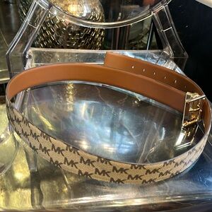 Twist reversible belt. Like new